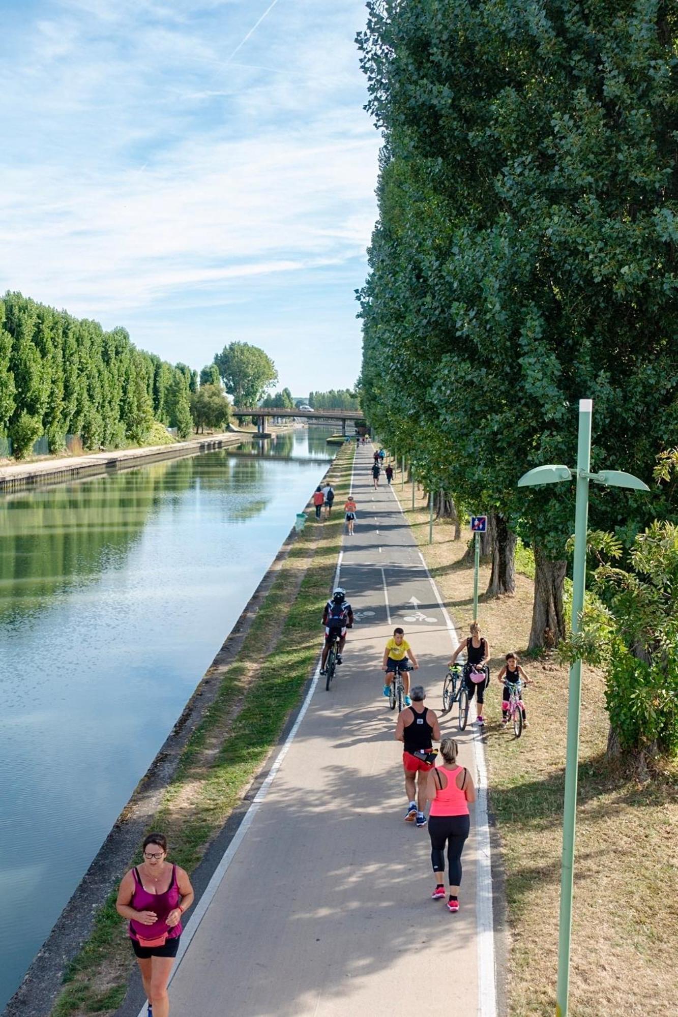 Cozy Cottage Paris Suburb! ボビニー エクステリア 写真
