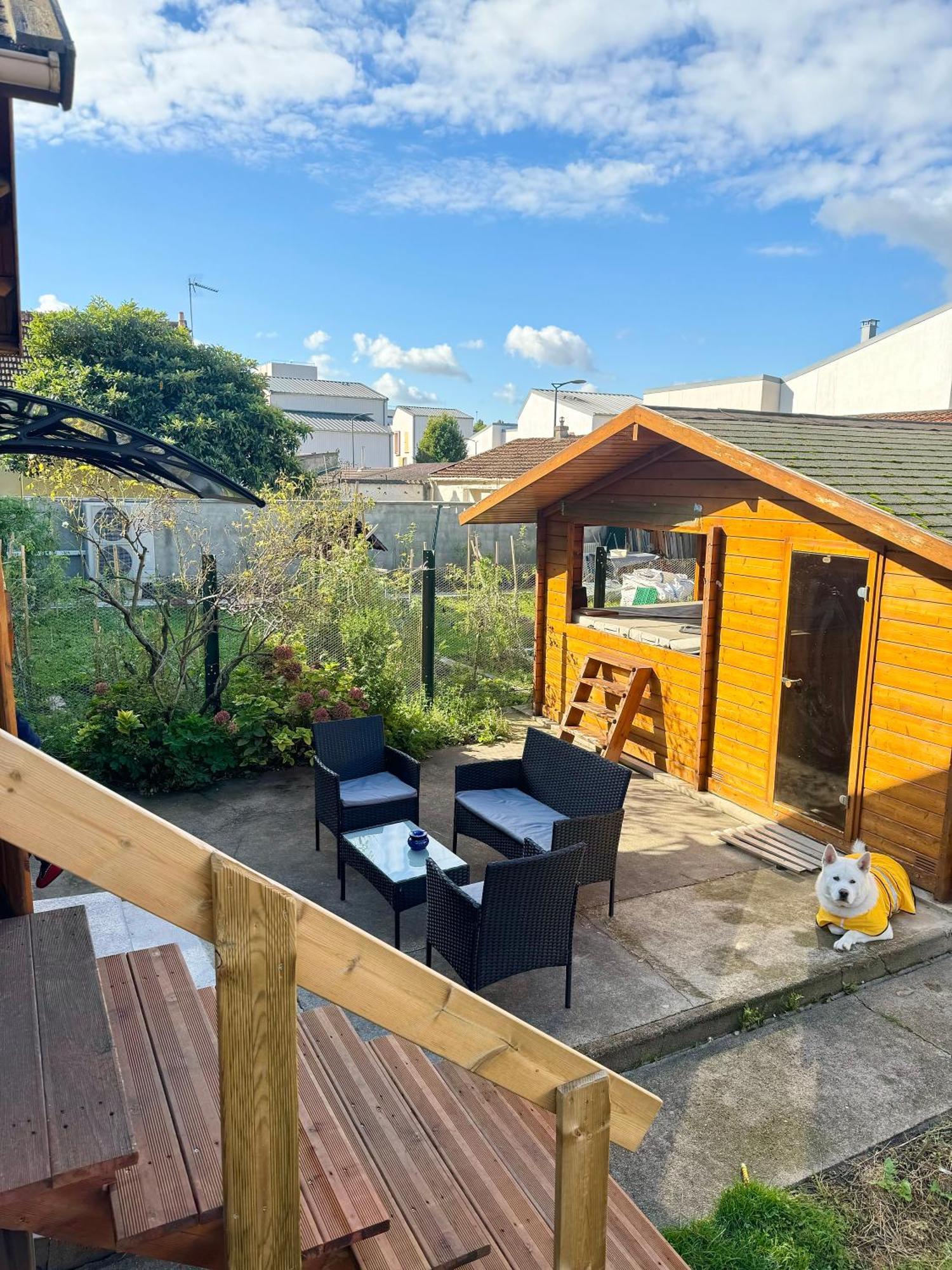 Cozy Cottage Paris Suburb! ボビニー エクステリア 写真